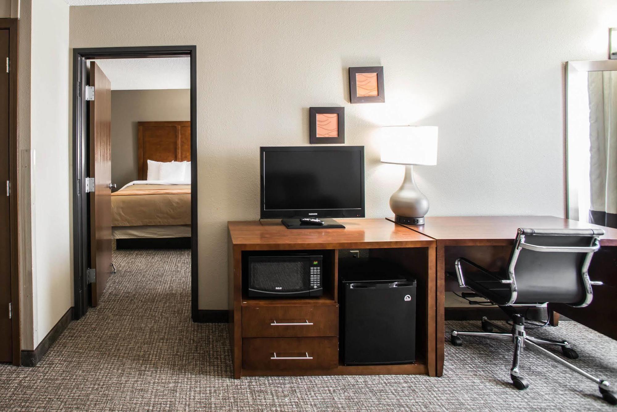 Comfort Inn&Suites St. Louis-Hazelwood Exterior foto
