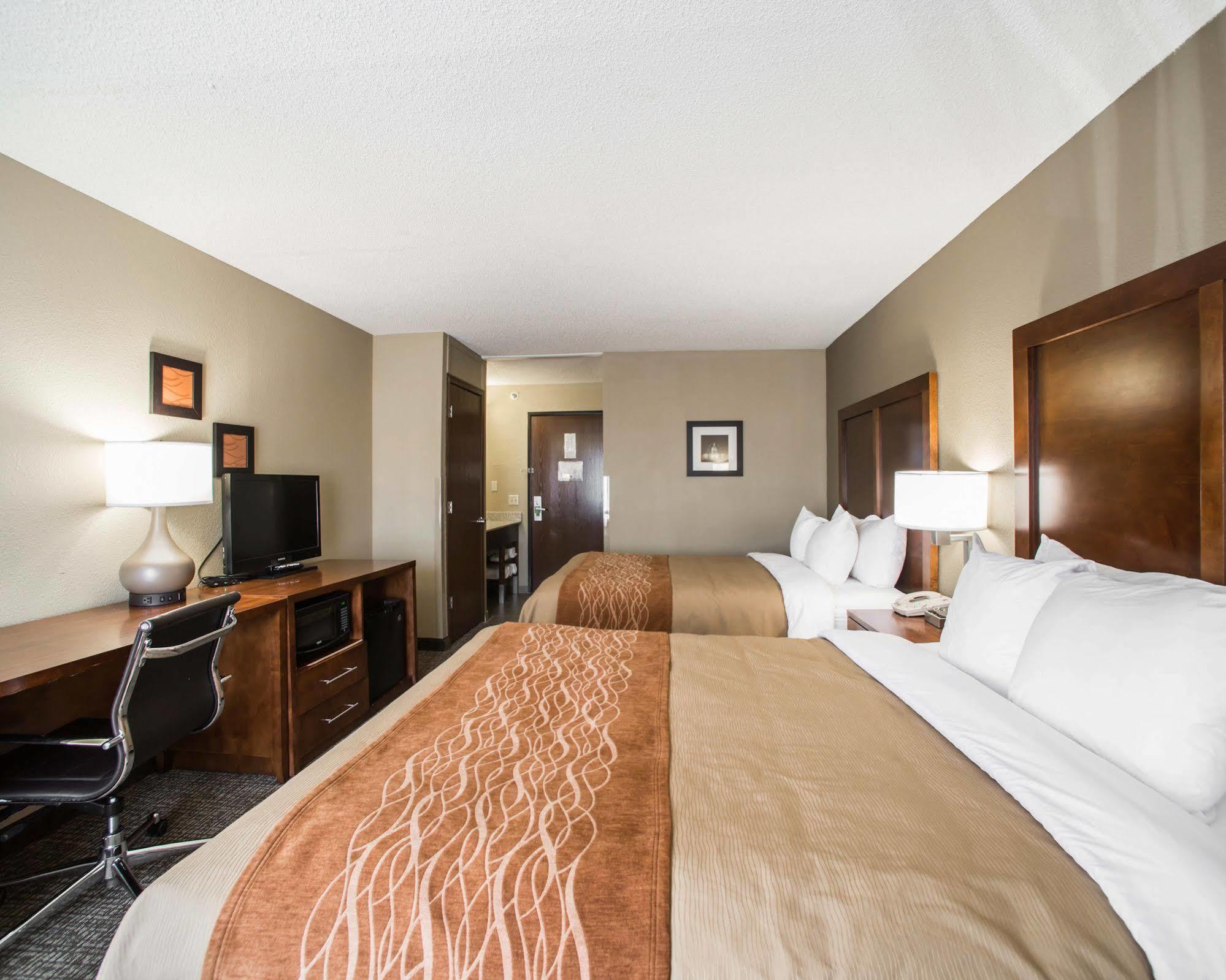 Comfort Inn&Suites St. Louis-Hazelwood Exterior foto