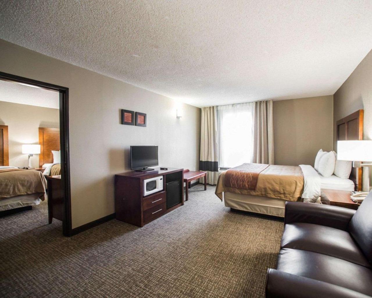 Comfort Inn&Suites St. Louis-Hazelwood Exterior foto